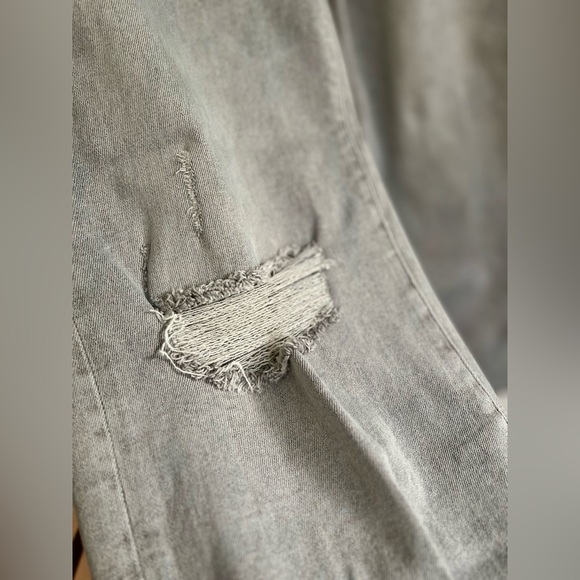 Altar’d State Distressed Wide Leg Jeans in Gray Size 29 EUC! Worn once! - Picture 3 of 5
